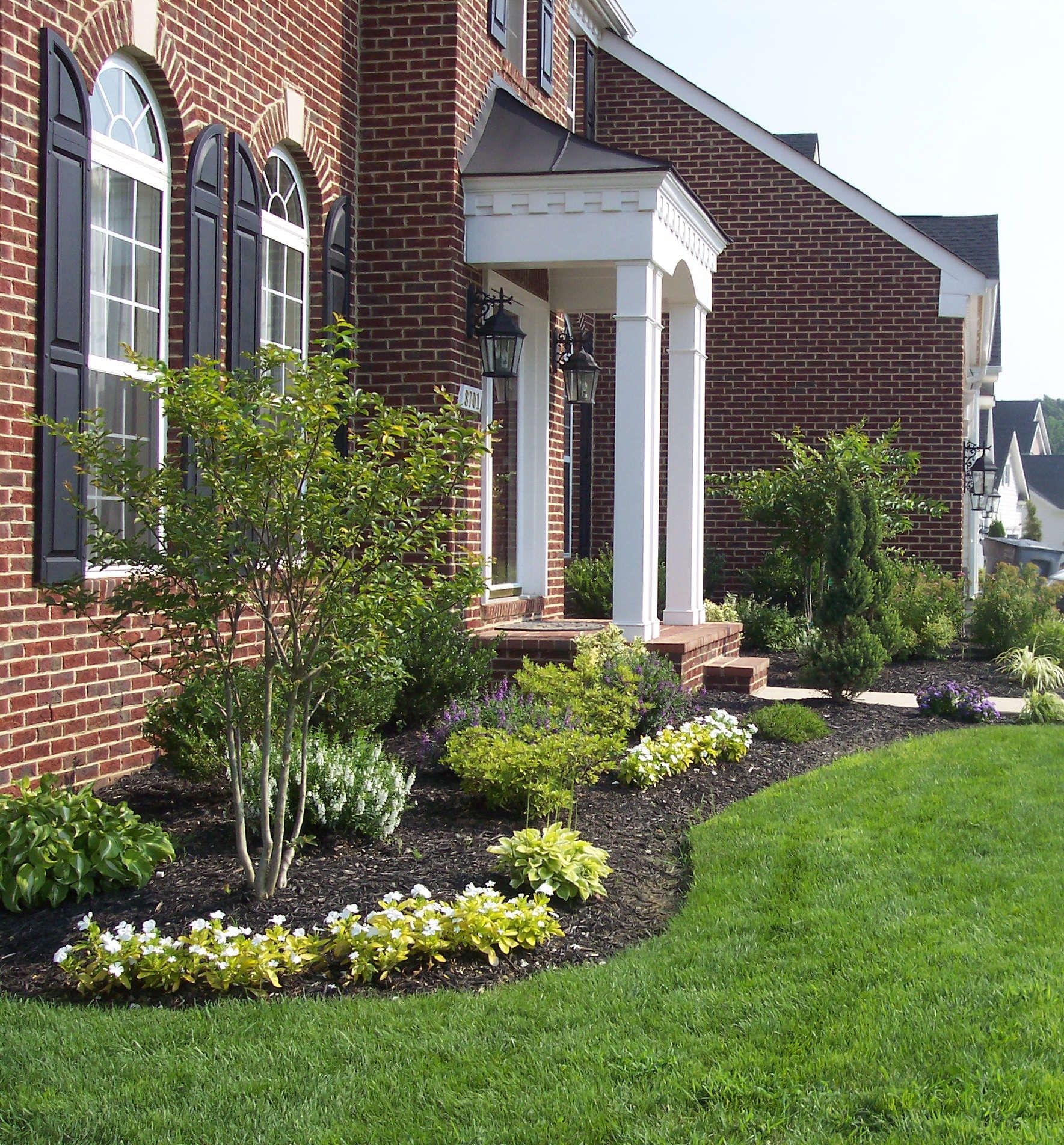 Easy Garden Ideas For Front Of House At Kara Torres Blog